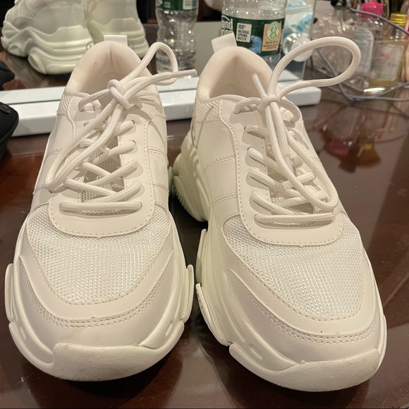 steve madden sneaker - Picture 2 of 3